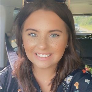 Meet your Posher, Courtney